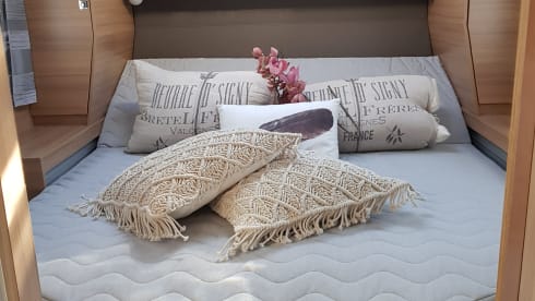 Adriaantje – LUXURY RV with QUEENSBED 4 pers