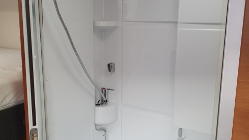 Vrijheid – 3p Knaus semi-integrated uit 2011
