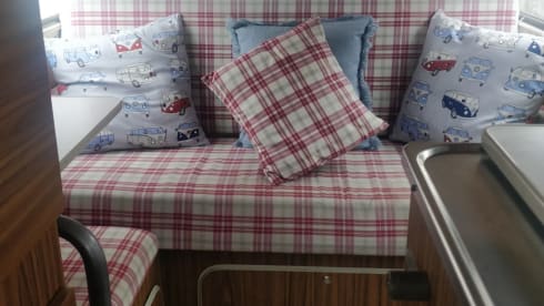 Heidi – H - Vintage VW T2 Campervan Early Pick UP/Late Drop Off