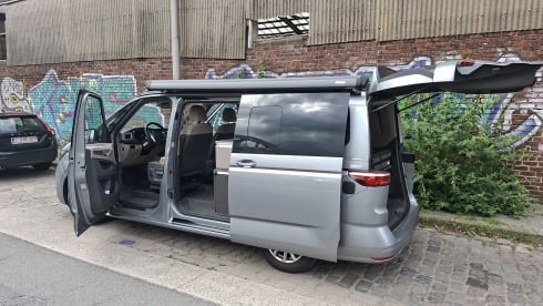 Flo's Cabin. – 4p Volkswagen bus uit 2026
