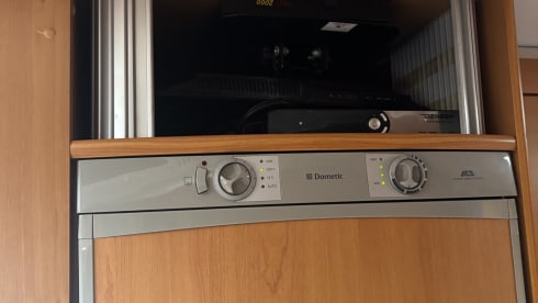 Dethleffs semi-integrated uit 2006 – 4p Dethleffs semi-integrated from 2006