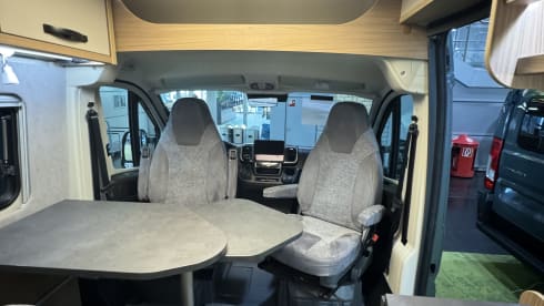 Van Voyage – Gloednieuwe Possl 2Win R met hefdak(2026) compacte luxe met grote badkamer