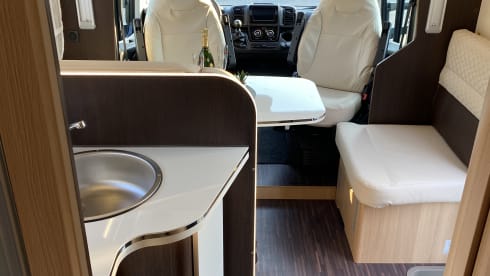 Queen McLouis – 5p McLouis semi-integrated uit 2023