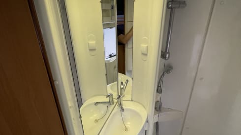 Sun traveller – Very neat and complete 6p Knaus alcove built in 2005 with air conditioning