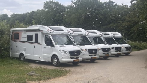 Ruime Mercedes Benz camper voor 4 personen – Spacious Mercedes Benz camper for 4 people
