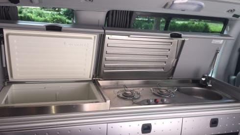 Super Luxe Mercedes Westfalia Camper 