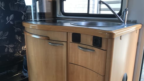 3 people LMC semi-integrated from 2001 for a wonderful holiday