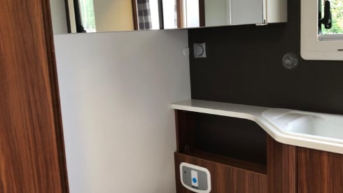 Luxury 5-person camper