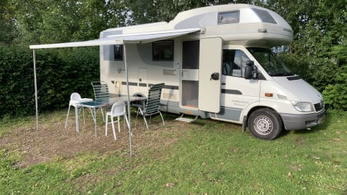 Mercedes Karmann Ontario - practical family camper