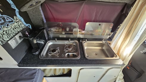(T)rusty Blue – 2p Mercedes-Benz campervan from 2003