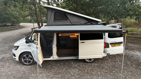 Clive – VW-Campingbus mit 4 Schlafplätzen aus dem Jahr 2017