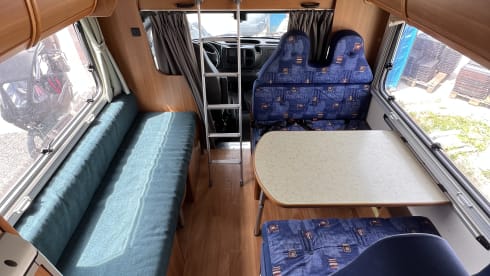 5 person comfort on wheels bunk bed, air conditioning and solar panel 