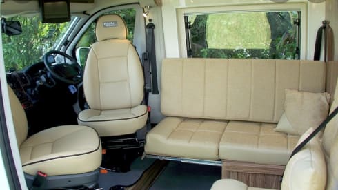 Jill – Stunning 4 berth family van. Fixed bunks!