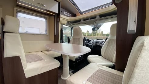 Mobilhome voor 4 personen – 4p Ford semi-integrated uit 2020