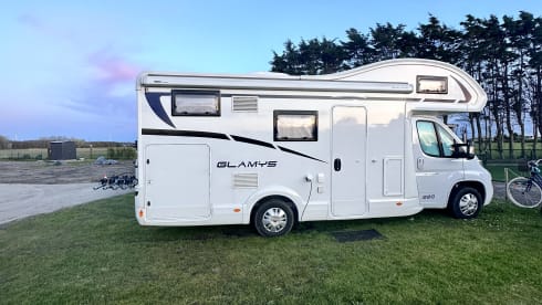 Moby – Adventurous new mobile home + sun canopy + air conditioning