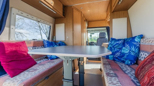 Vip camper loopt lekker met alles er op en aan makkelijk pakeren met een lengte van 5.40  – 2p Peugeot campervan from 2002