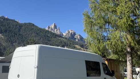 Erl – Erl – Your Cosy, Adventure-Ready 4 Berth Camper