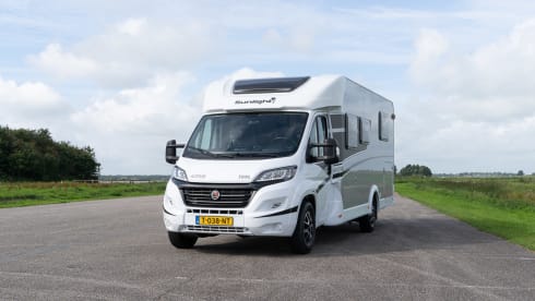 half integraal camper – 4p Sunlight semi-integrated from 2018