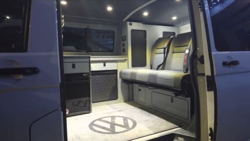 Chester – Camper Volkswagen a 2 posti letto del 2013
