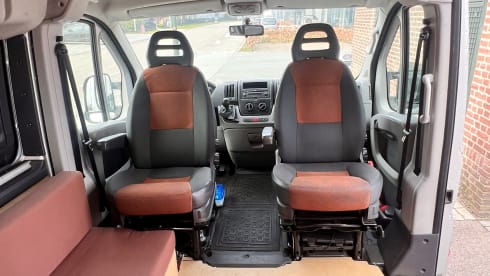 Lucky – 2p Fiat campervan from 2009