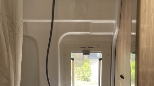 Grizzly the Gray – Self-sufficient Peugeot Boxer Camper for 2 Persons