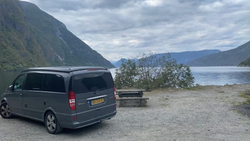 4p Mercedes-Benz campervan uit 2010