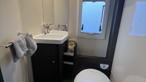 Loft On Wheels 5.0 – Recent automatic camper for 4 people