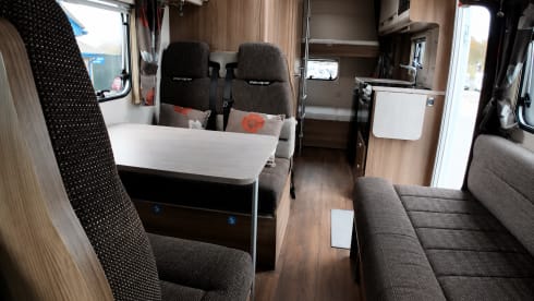 6 berth Swift alcove from 2017