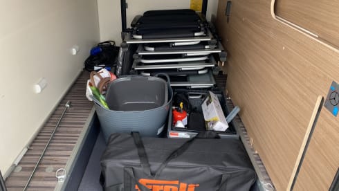 Maudje – Super nice family camper length beds and lifting bed 