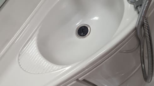 Escape Swift – 6 berth Swift bus from 2012