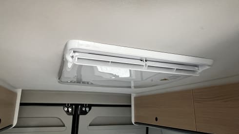 Camperrent 400 – 3p Sunlight bus from 2025