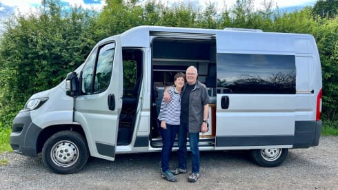 Ozzy – Stylish newly fitted 3 berth MWB camper 2016 Peugeot Boxer 