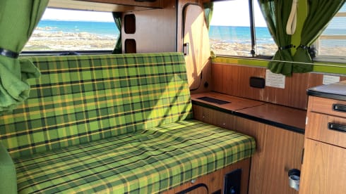 ELVIS  – Vintage Trip, westfalia combi