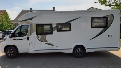 Cozy, modern, neat motorhome with queen bed