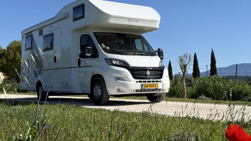 Camper Kai – Relax on your journey with a luxurious Adria Sunliving alcove camper