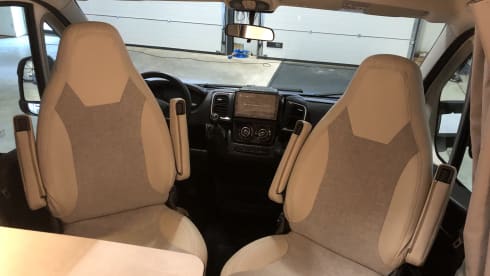 Grijs – 2p Eura Mobil bus from 2022