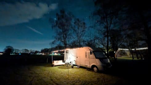 Goed uitgeruste 4 persoons Hymer met airco – 4-person Hymer integrated from 2008