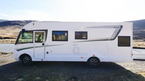 Spacious integral camper for 5 people