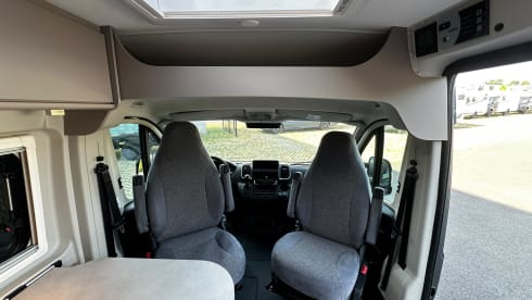 L&C – Gloednieuwe Carado CV 640 automaat luxe, comfort en vrijheid.