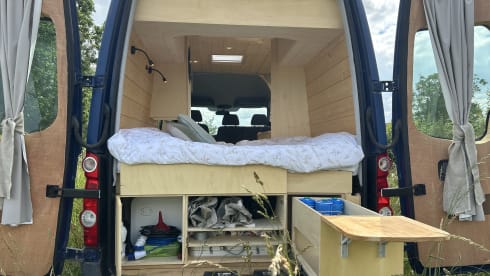 ONA – 2-seater Volkswagen bus from 2011