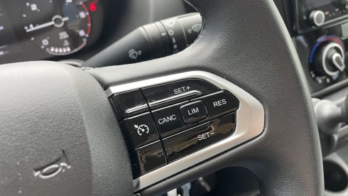 Tourer 5.9 – Carado CV 601 - fixed bed with a length of 5.99 METER!