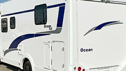 CAMPER – Camper Semintegrale con Letto nautico