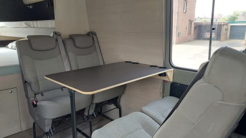 Harrie – Harrie - Fire brigade camper Mercedes 4-p