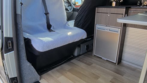 Optimus – Beautiful 4 berth Volkswagen campervan from 2011