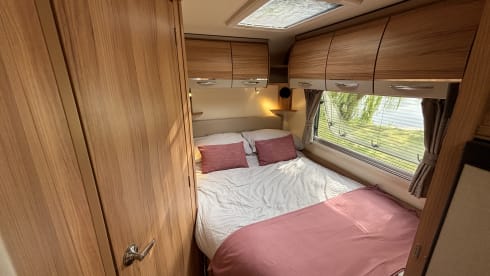 Betty – Immaculate condition 4 Berth Family Motorhome 