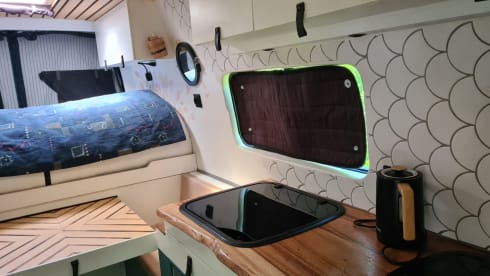 De brilsmurf – 2p Volkswagen bus from 2016/2023