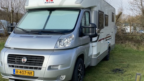 Length beds! Adria Coral S670SL new condition