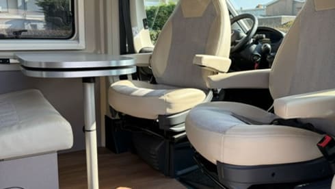 BB KING – Young Fiat Ducato (2 or 4 persons) with bicycle carrier