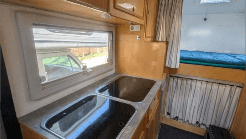 Freddy-van  – Comfortabel and spacious Iveco overcab motorhome for rent