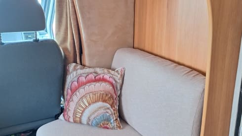 Ideal 6-person Ford family camper